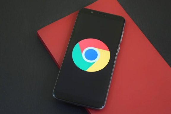 Logo of Google chrome on a mobile phone, illustrating the importance of mobile users