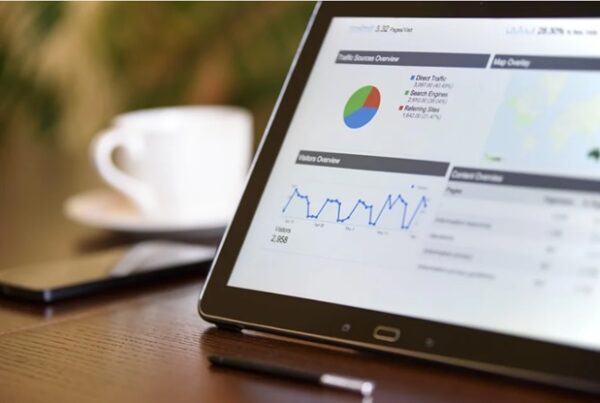 A screen shows SEO metrics that help with digital marketing
